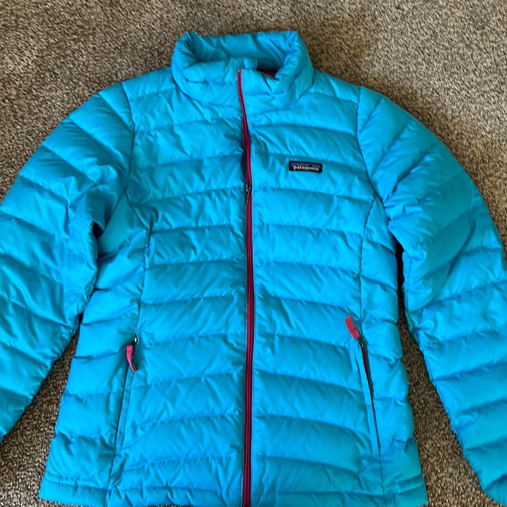 Patagonia Kids Turquoise Puffer Jacket with Pink Zipper Accents